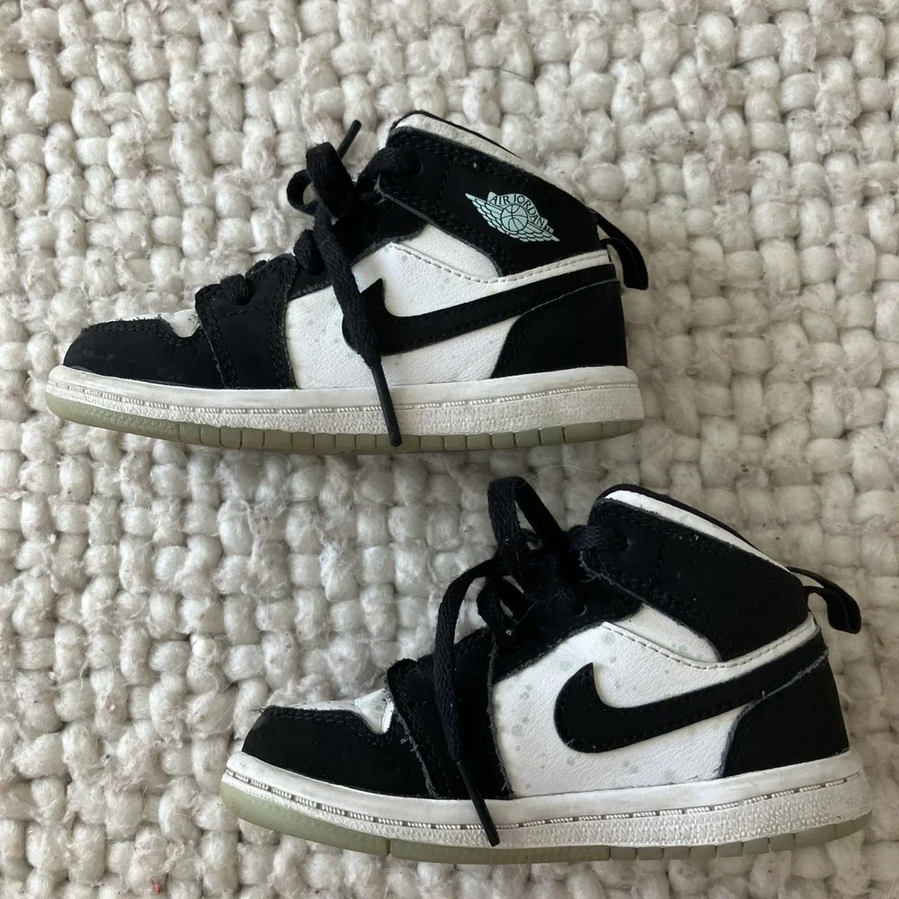 Nike Boys Air Jordan 1 Retro High OG‎ TD Black White Sneaker Shoes Size 7C